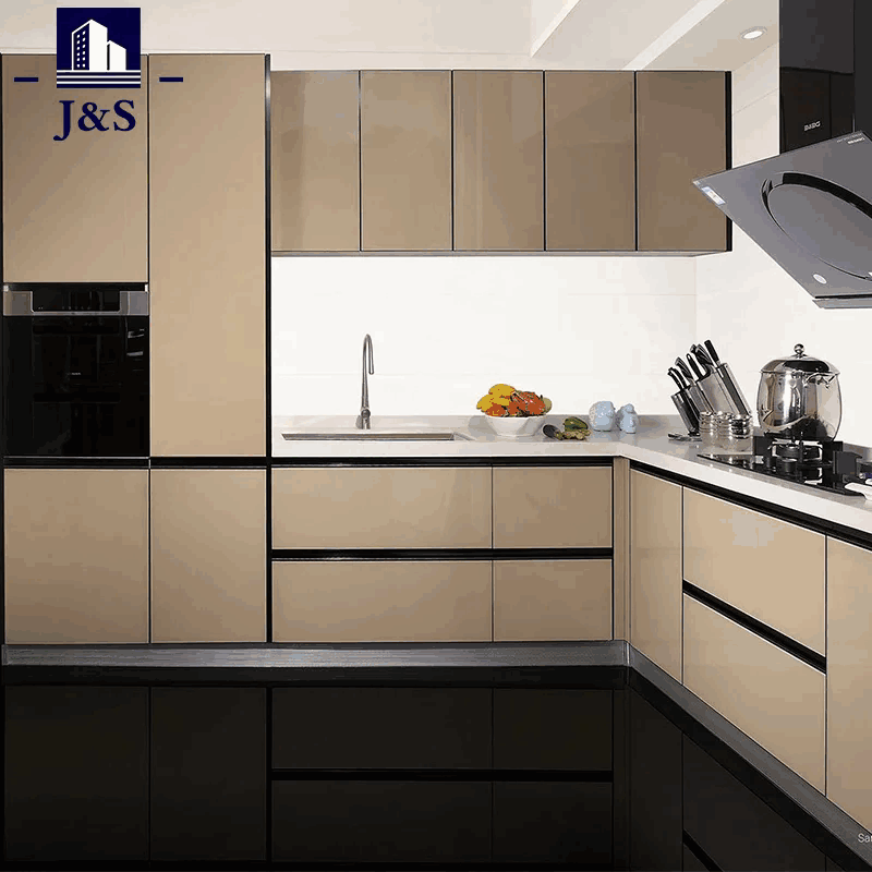 Kako izbrati in vzdrževati sivo kuhinjsko okovje za optimalno delovanje kuhinje?