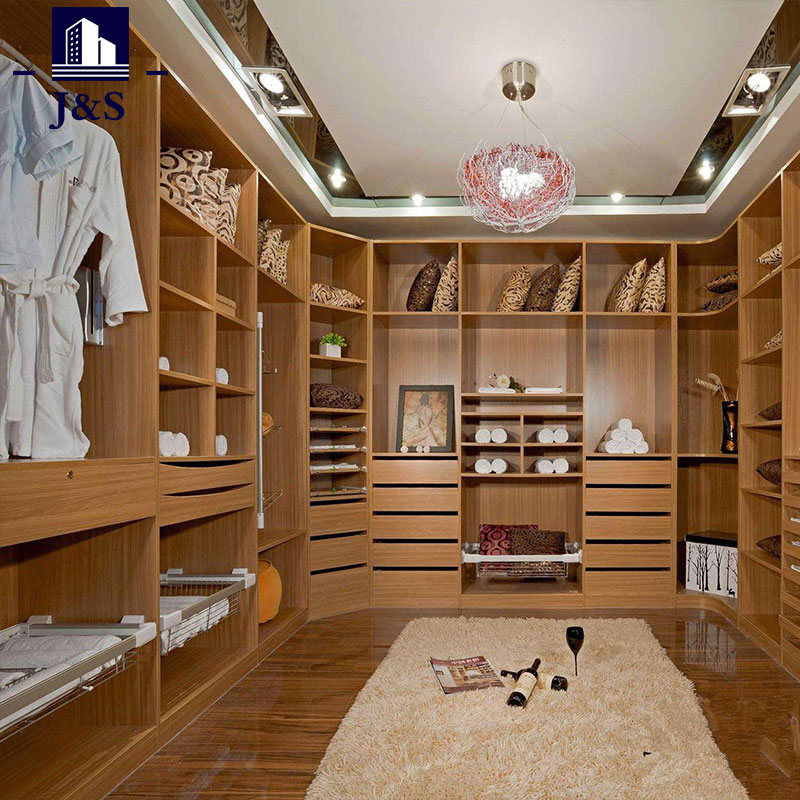 Elegantna moderna vgradna omara Walk in Closet